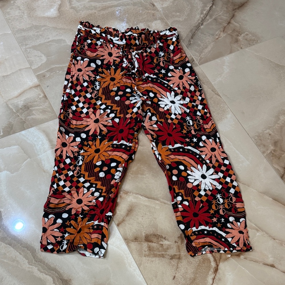 FARM Rio Floral Cropped Pants - Red, Orange, Black
